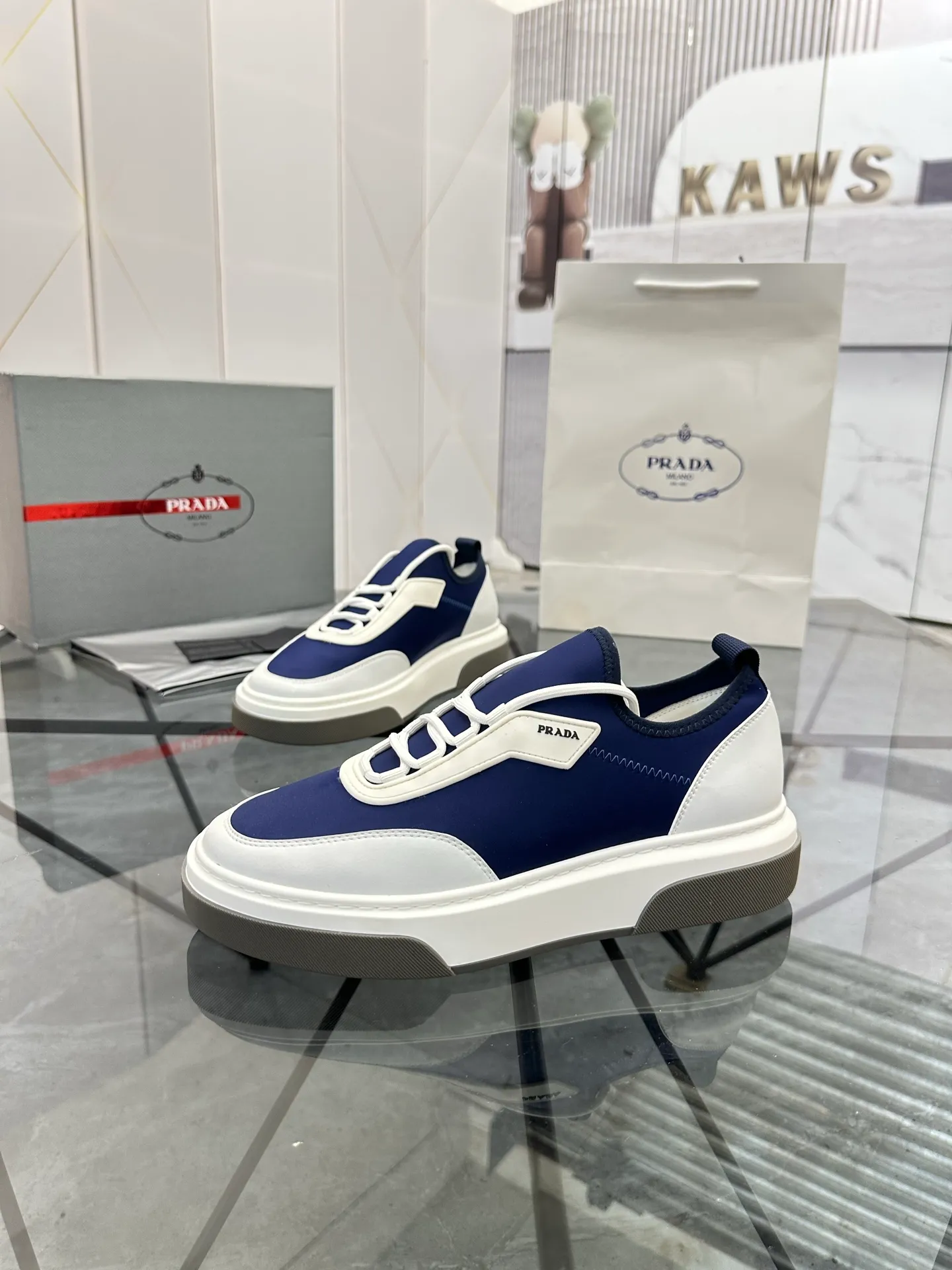 Men's shoes for sale 💰: 💰P600¥ High-end top quality Product trademark: Prada *"Prada*" low-top casual shoes Regular size: 38-45 (can be customized to 46) Product materials: Upper imported glue splicing original material, breathable lining, cowhide foot pads, original outsole. Number: 832